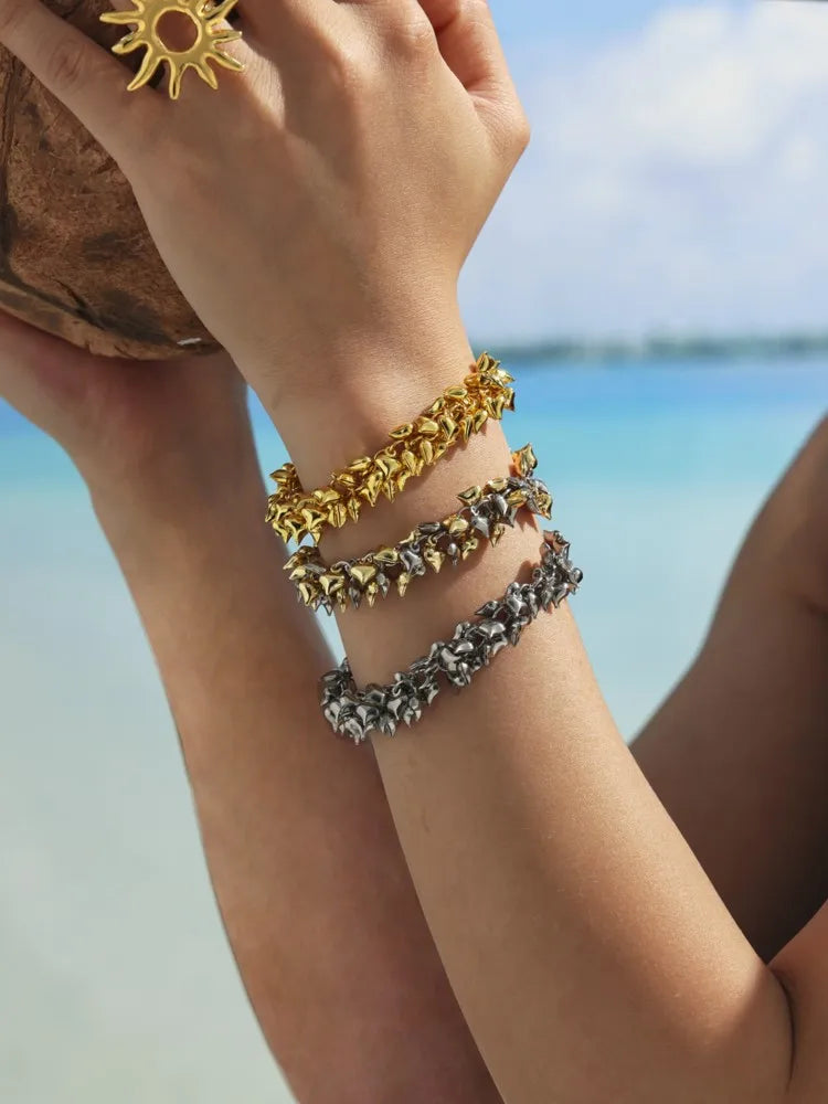 Edelstahlarmband mit vielen zweifarbigen Herzanhängern für Damen, 18 Karat vergoldet, wasserfest, nicht anlaufend, Damenarmbänder
