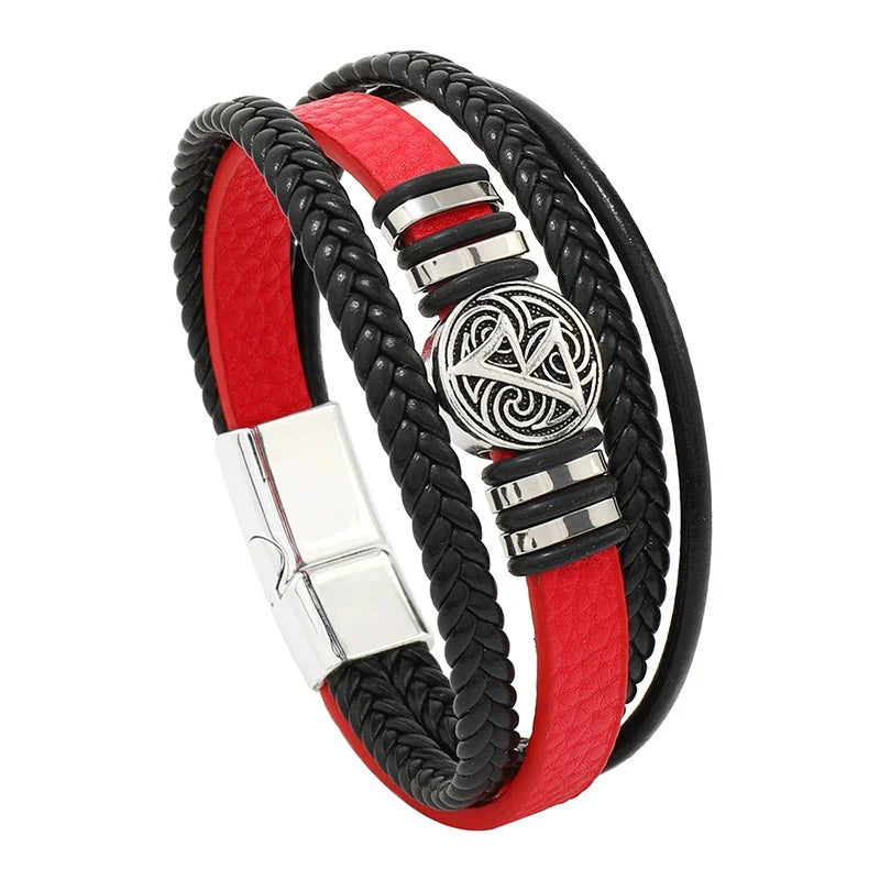 Mehrschichtiges, von Wikinger inspiriertes Lederarmband für Herren. Trendiges, schwarz/rotes, modisches geflochtenes Armband für soziale Anlässe