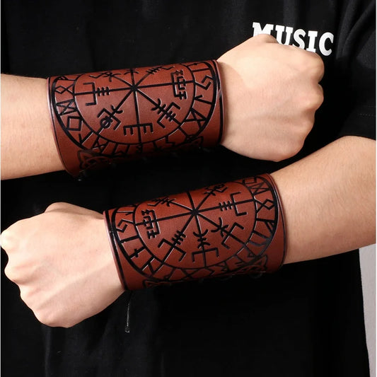 2024 Toten Design Nordic Viking Odin Kompass Armreifen für Mann Reiten Schutzausrüstung Geprägtes breites Lederarmband Punk-Schmuck
