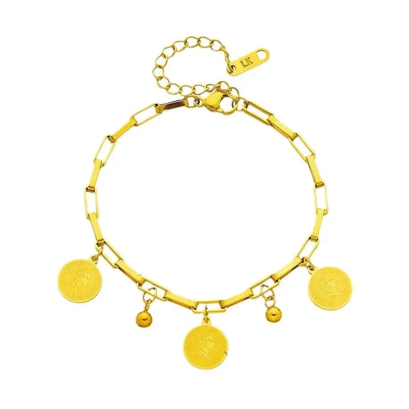 Queen Coin Letter 18K vergoldetes Edelstahlarmband für Frauen, kleiner Glockenanhänger, verstellbares Armband, klassischer Schmuck, Geschenk