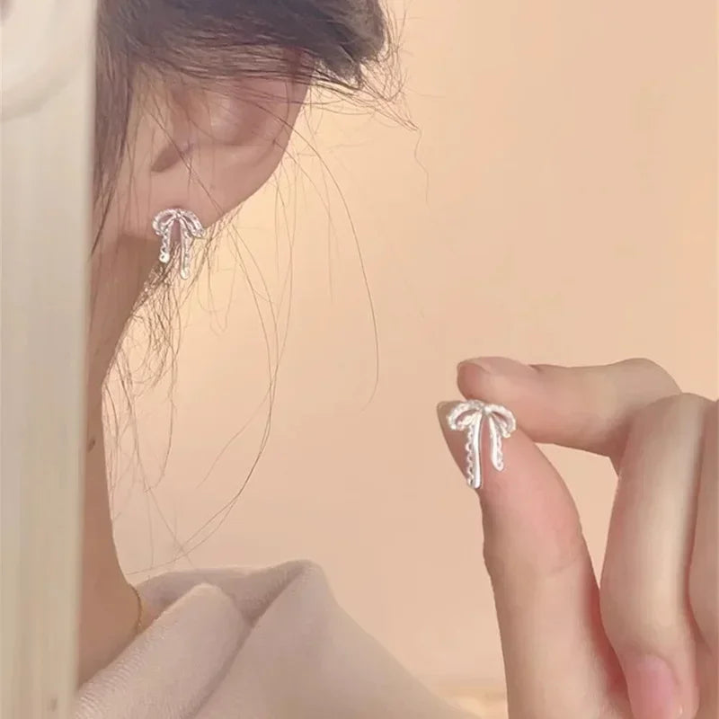Ohrstecker aus echtem 925er-Sterlingsilber im Ballett-Stil, Mini-Bowknot-Ohrstecker für Damen, niedlicher feiner Schmuck, Piercing-Schraubperlen-Zubehör