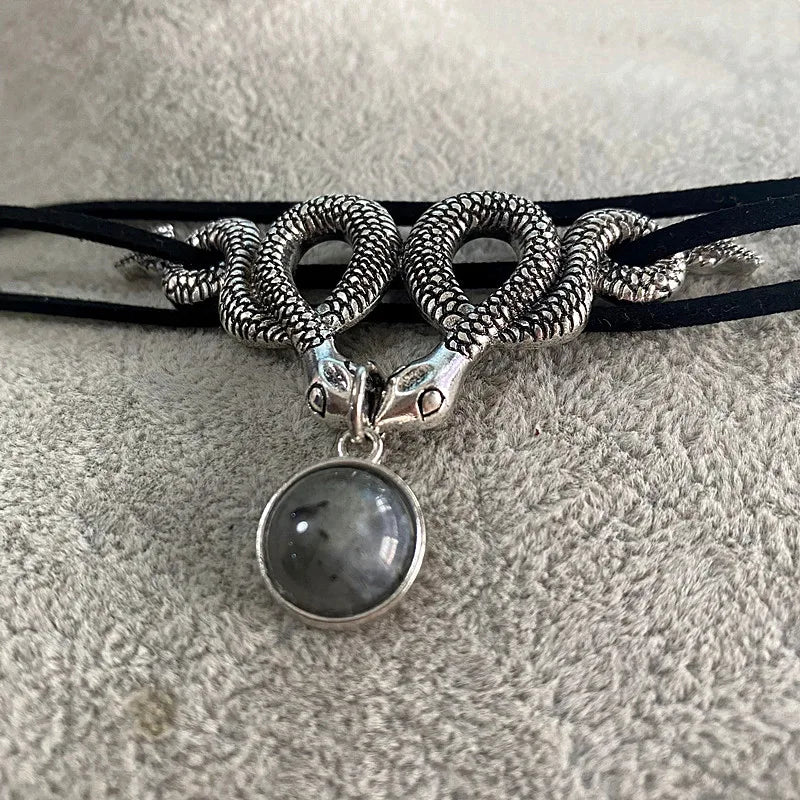 2025, Vintage-Halskette mit Schlangen-Anhänger für Männer und Frauen, modischer Gothic-Schmuck, bizarre religiöse Miko-Doppelkette, Halsband, einteilig