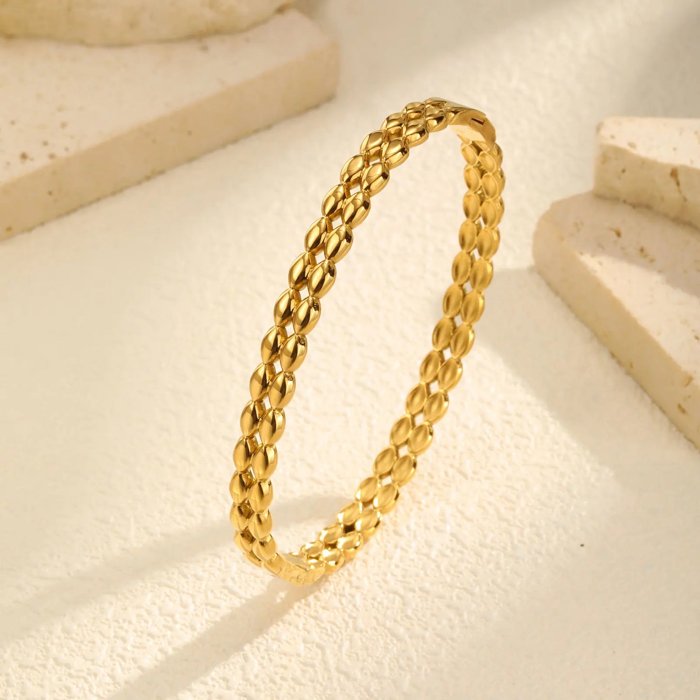 Leichter, luxuriöser weißer Zirkon-Armreif für Damen, zu öffnende geometrische Armbänder aus Edelstahl, schicker Schmuck, Muttertagsgeschenk