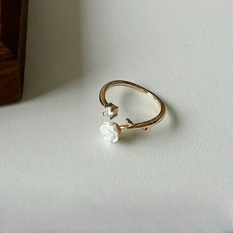 Trend Luxus Ringe für Frauen Vergoldet Edelstahl Rose Ring Mode Ästhetischen Schmuck Temperament Anillos Mujer