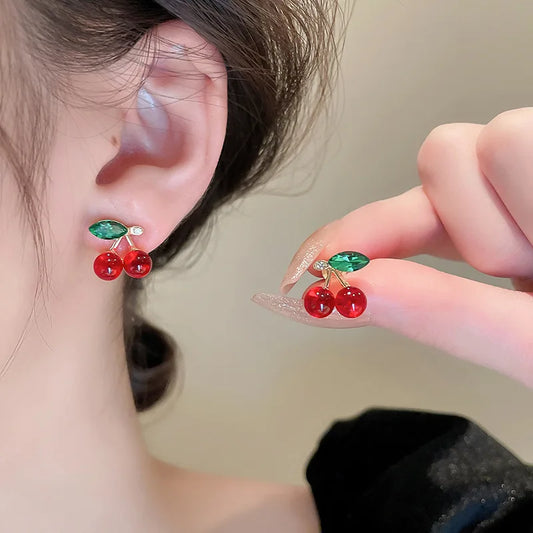 Neue süße rote Harzkirsche mit glänzendem Zirkonia-Anhänger, Ohrringe für Frauen, süßer Schmuck, Accessoires, Urlaubsgeschenke