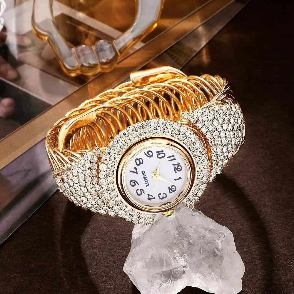 Eine koreanische Version der modischen und vielseitigen Damen-Armbanduhr mit leichten Luxus-Diamant-Intarsien und Quarz