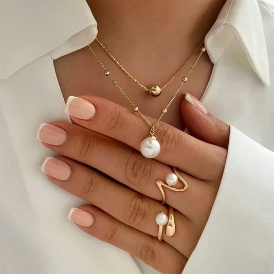 Neue Einfache Runde Perle Linie Imitation Perle Ringe Ohrringe Anhänger Halskette Vier-Stück Sets für Frauen Trend Jewerly Set Paty geschenk
