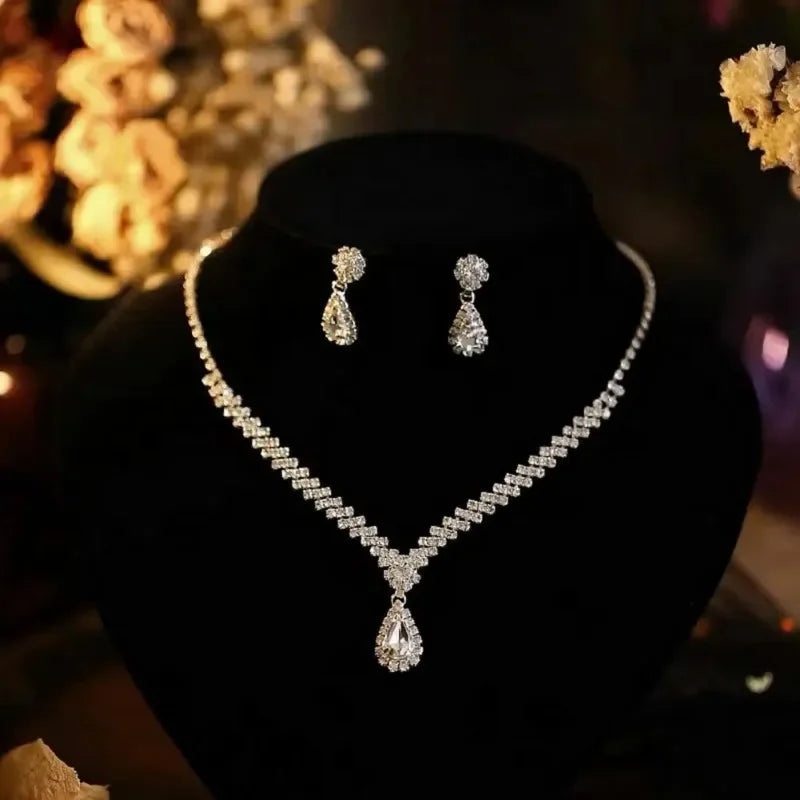 Mode Waterdrop Funkelnde Strass Halskette Frauen Licht Luxus Schmuck Vielseitige Schlüsselbein Kette Schmuck Zubehör