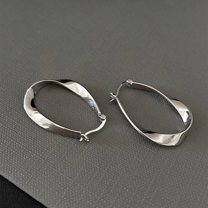 Creolen aus 925er-Sterlingsilber, geometrisch, gedrehter Bogen, Mobius-Streifen, für Damen, edler Schmuck, minimalistische Accessoires
