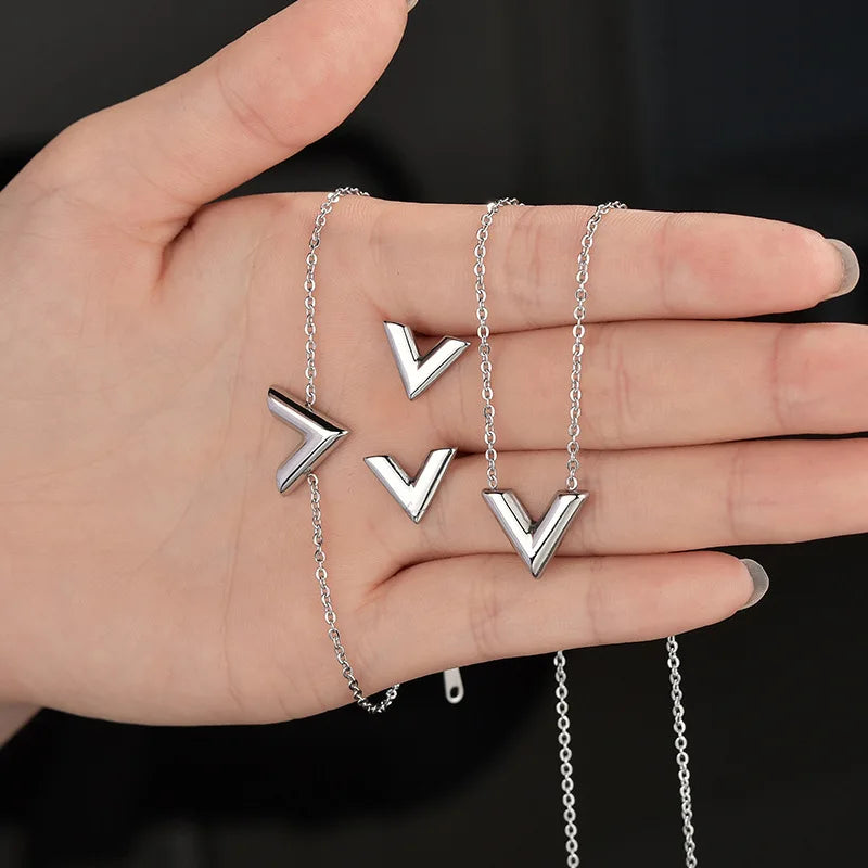 Edelstahl Buchstabe V Armbänder Für Frauen Mädchen Gold Farbe Alphabet Armreif Berühmte Marke Schmuck Set Beste Geschenk Für Freund