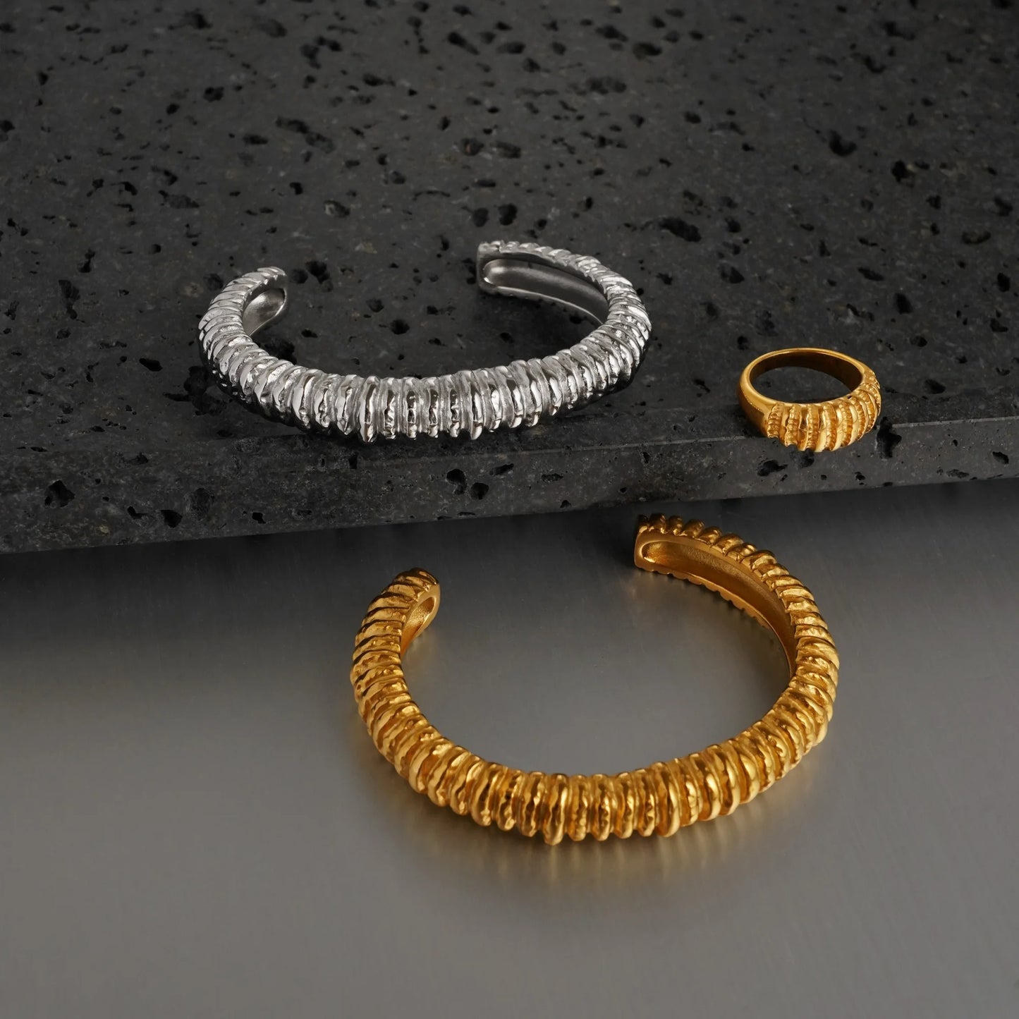 DASEIN 18k vergoldetes Gypsy-gestreiftes Manschettenarmband aus Edelstahl, hochwertige Anti-Mode-Armreifen, Luxus-Schmuck für Damen