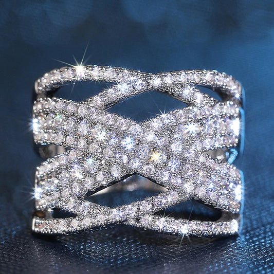 Huitan Luxus Silber Farbe Kreuz Ringe für Frauen Funkelnden Zirkonia Finger Zubehör für Tägliche Party Weibliche Trendy Schmuck