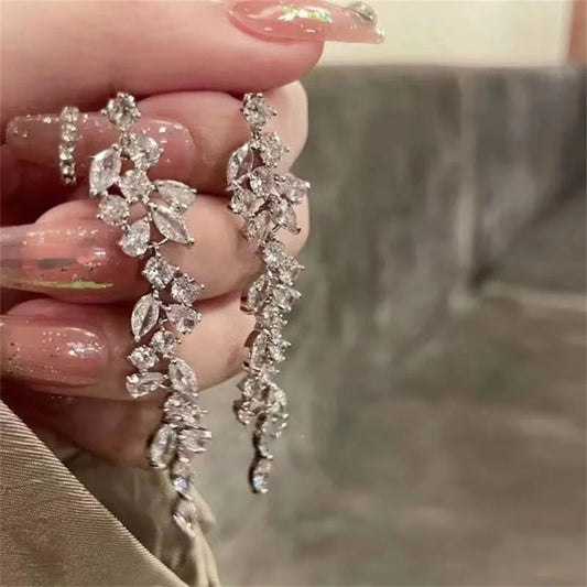 2023 neue Splitter Maple Leaf Zirkon Quaste Lange Ohrringe Für Frauen Shiny Kristall Hochzeit Erklärung Tropfen Ohrring Partei Schmuck Geschenk