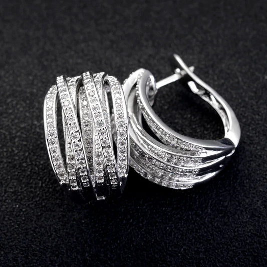 Huitan Mode Silber Farbe Kreuz Creolen für Frauen Voll kristall Zirkonia Aussage weibliche Ohrringe Trends Schmuck