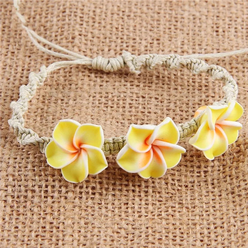 Mehrfarbiges handgewebtes Muschelarmband-Halsketten-Set im Strandurlaubsstil, weicher Keramikschmuck mit böhmischem Ei-Blumen-Design