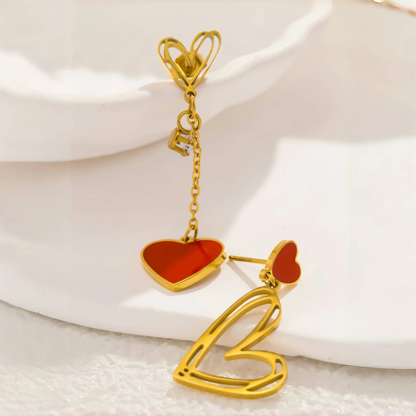 UHBINYCA Asymmetrische rote herzförmige Quasten-Anhänger-Ohrringe für Damen, vergoldeter exquisiter Schmuck aus Edelstahl