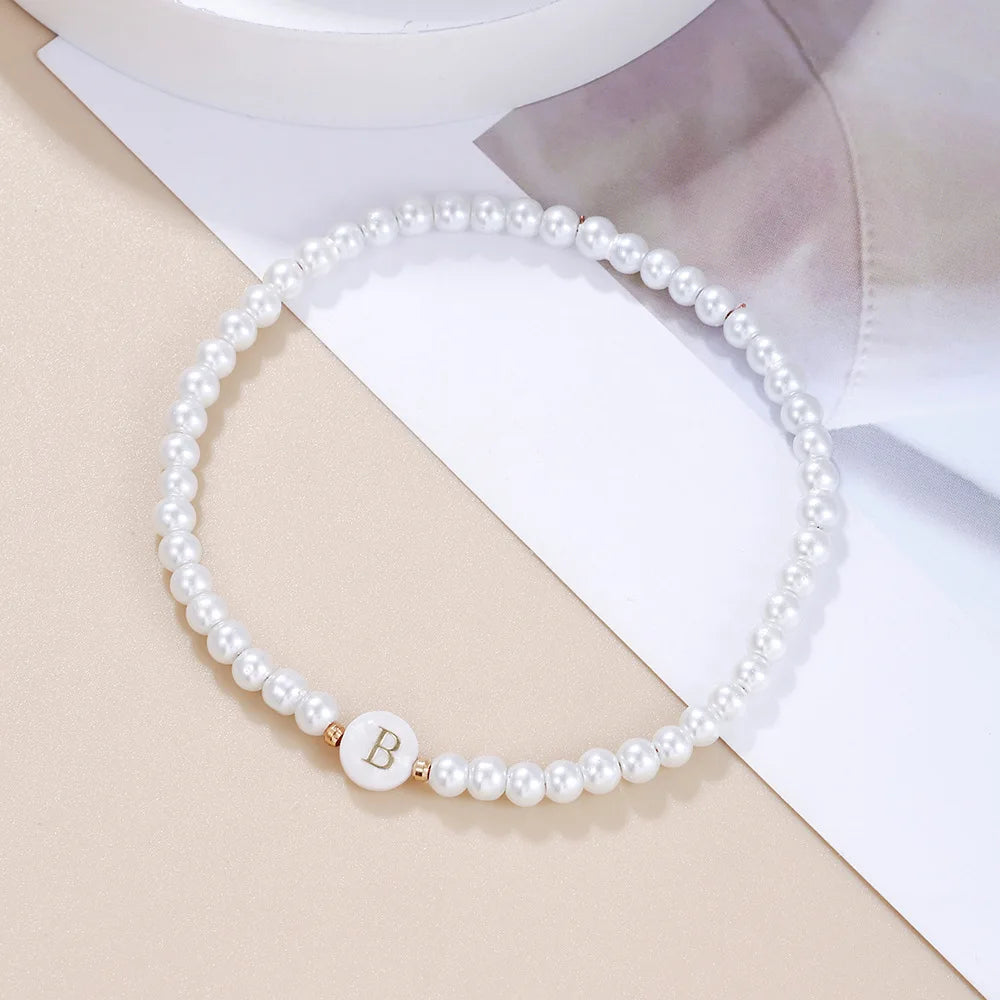 LATS Einfaches, vielseitiges 26-Buchstaben-Perlenarmband für Damen, modische elastische Perlenarmbänder, Handgelenkschmuck, Accessoires im Großhandel