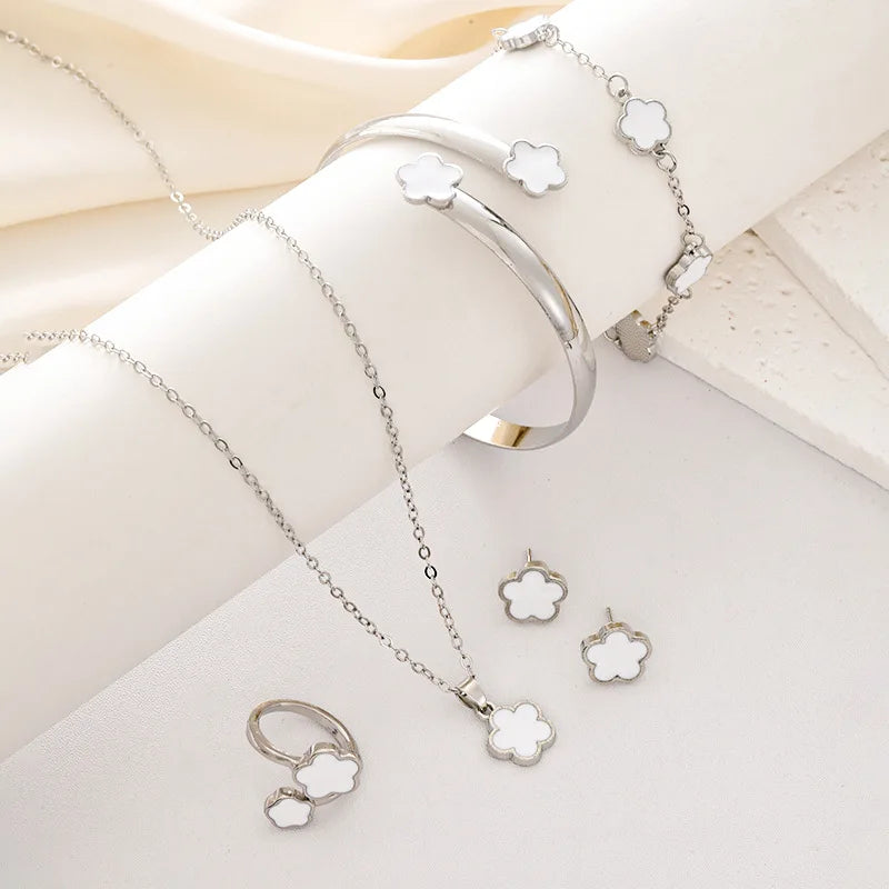 5 Stück Glückliche fünfblütige Blume Frauen Schmuck Set, Mode Blume Armband + Halskette + Ohrringe + Armband + Ring, Geburtstag