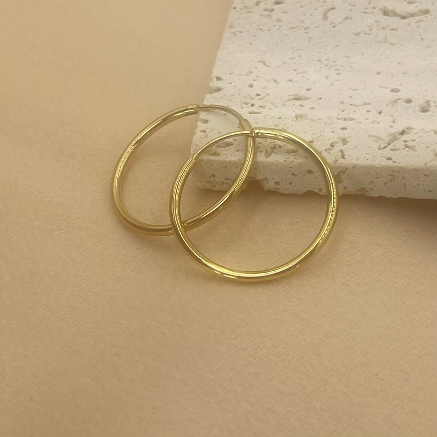 Edelstahl 12–70 mm minimalistische große Kreis-Creolen für Frauen, trendige goldfarbene Metall-glatte runde Ohrringe, Schmuck