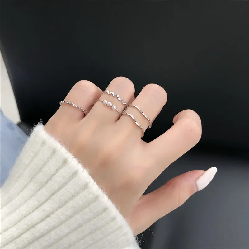 5 teile/satz Ringe für Frau Einfache Koreanische Perle Ringe Wellenförmige Metall Twist Ring Trendy Persönlichkeit Goldene Schwanz Ring Partei schmuck Geschenk