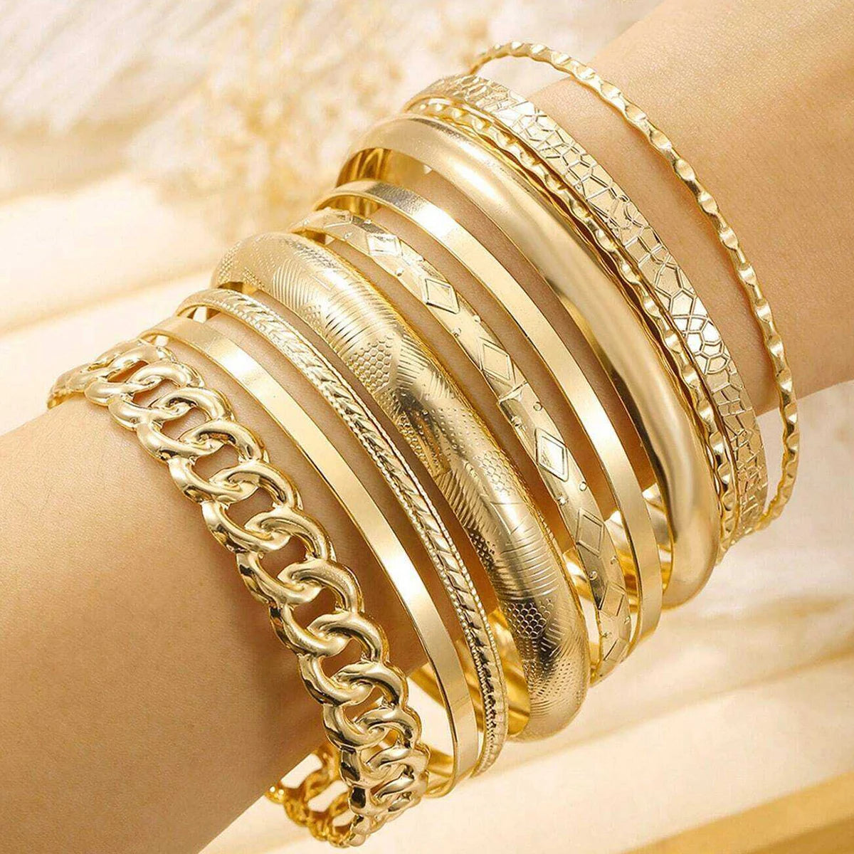 10 teile/satz Metall Armreifen Set Für Frauen Schwere Punk Neue Stile Hiphop Strukturierte Mode Stapelbare Armbänder Partei Schmuck