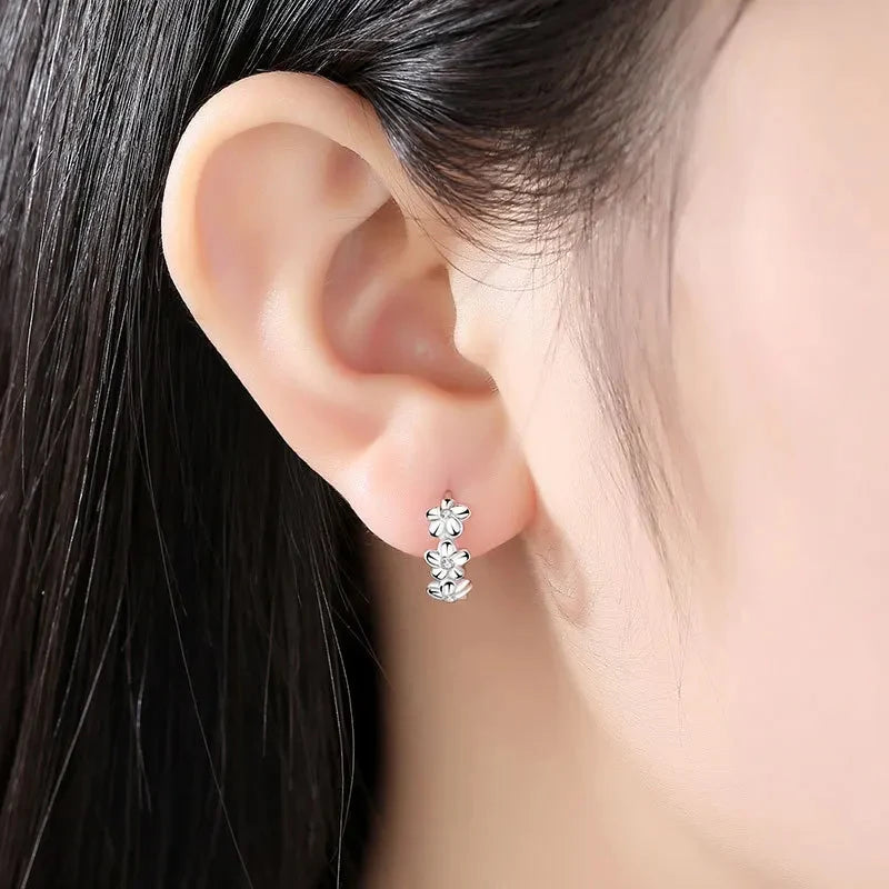 Top Sale Nadelohrringe aus 925er-Sterlingsilber für Damen, Hochzeit, modisch, hochwertiger Schmuck, Kristall-Zirkon-Blume, niedlicher Ohrstecker