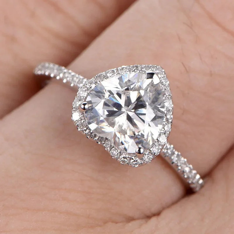 Luxus Silber Farbe Herz Ring für Frauen Exquisite Mode Metall Intarsien Weiß Zirkon Steine Ehering Verlobung Schmuck