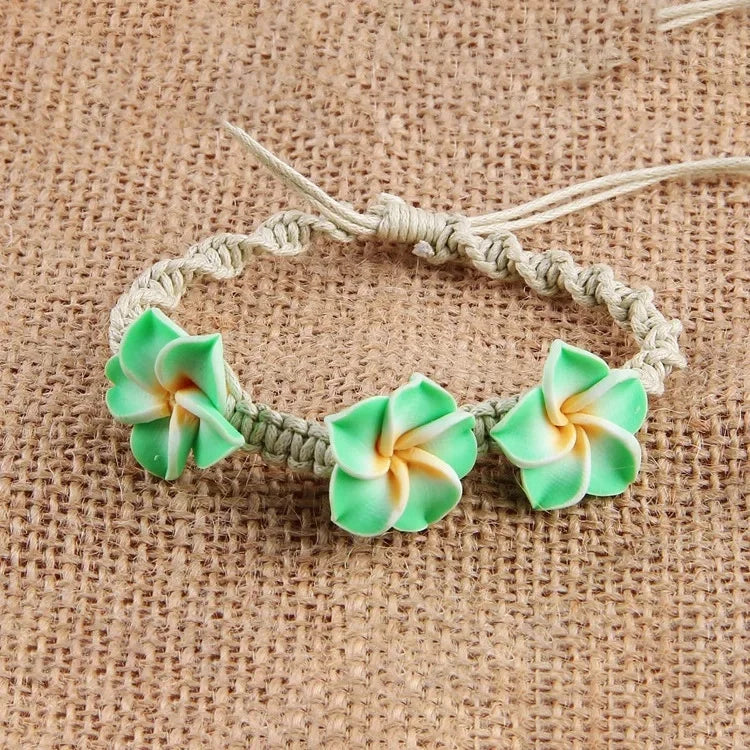 Mehrfarbiges handgewebtes Muschelarmband-Halsketten-Set im Strandurlaubsstil, weicher Keramikschmuck mit böhmischem Ei-Blumen-Design