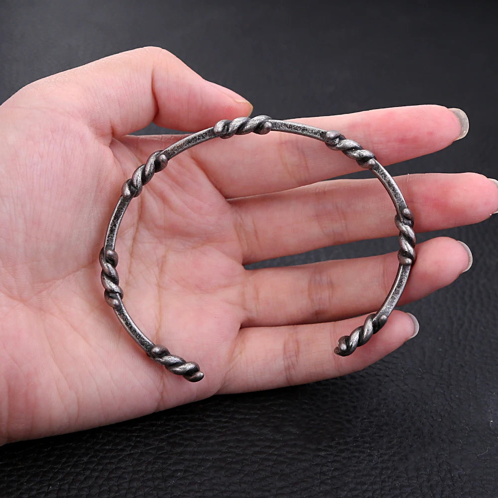 Mode Retro Wikinger Twisted Dorn Armband Punk einfache Edelstahl offenes Armband einzigartige kreative Schmuck Geschenke Großhandel