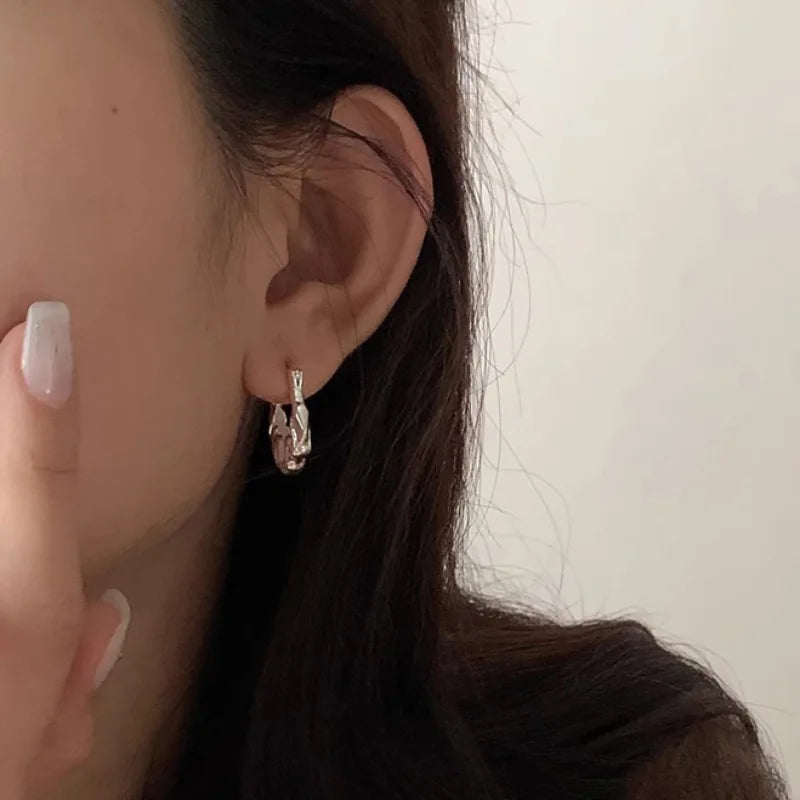 Creolen aus 925er-Sterlingsilber, Falten-Design, Originalität, unregelmäßige geometrische Ohrringe für Frauen, edler Schmuck, Party-Geschenk