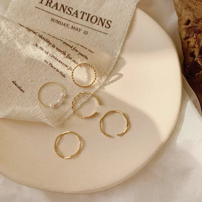 5 Teile/satz Mode Schmuck Ringe für Frauen Metall Hohl Runde Öffnung Finger Ring für Mädchen Dame Partei Schmuck Hochzeit Geschenke