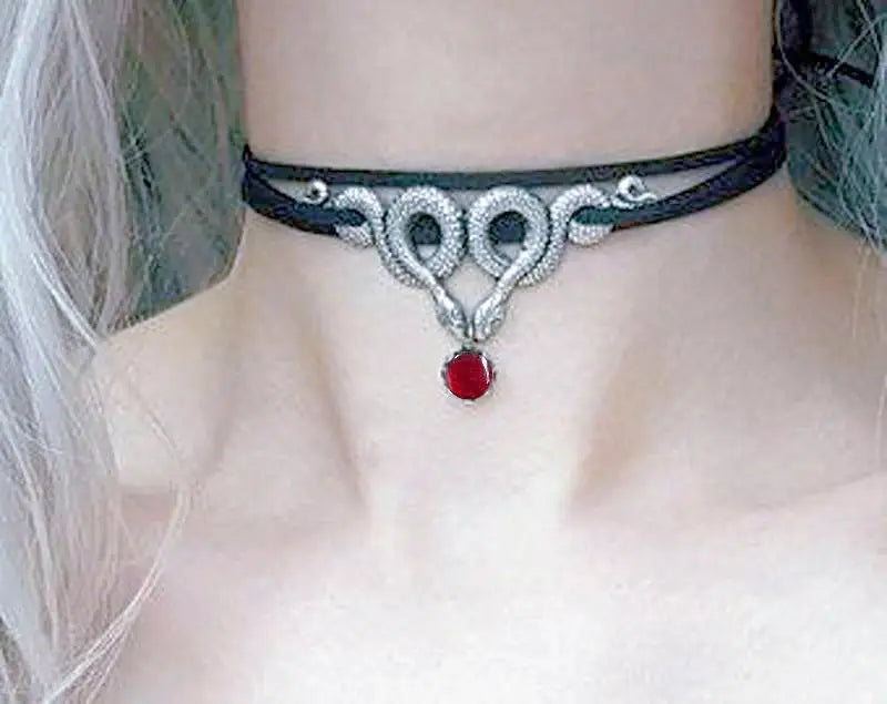 2025, Vintage-Halskette mit Schlangen-Anhänger für Männer und Frauen, modischer Gothic-Schmuck, bizarre religiöse Miko-Doppelkette, Halsband, einteilig