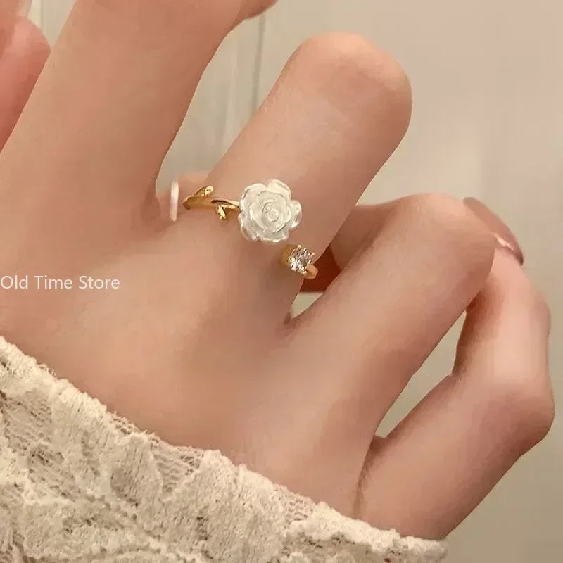 Trend Luxus Ringe für Frauen Vergoldet Edelstahl Rose Ring Mode Ästhetischen Schmuck Temperament Anillos Mujer