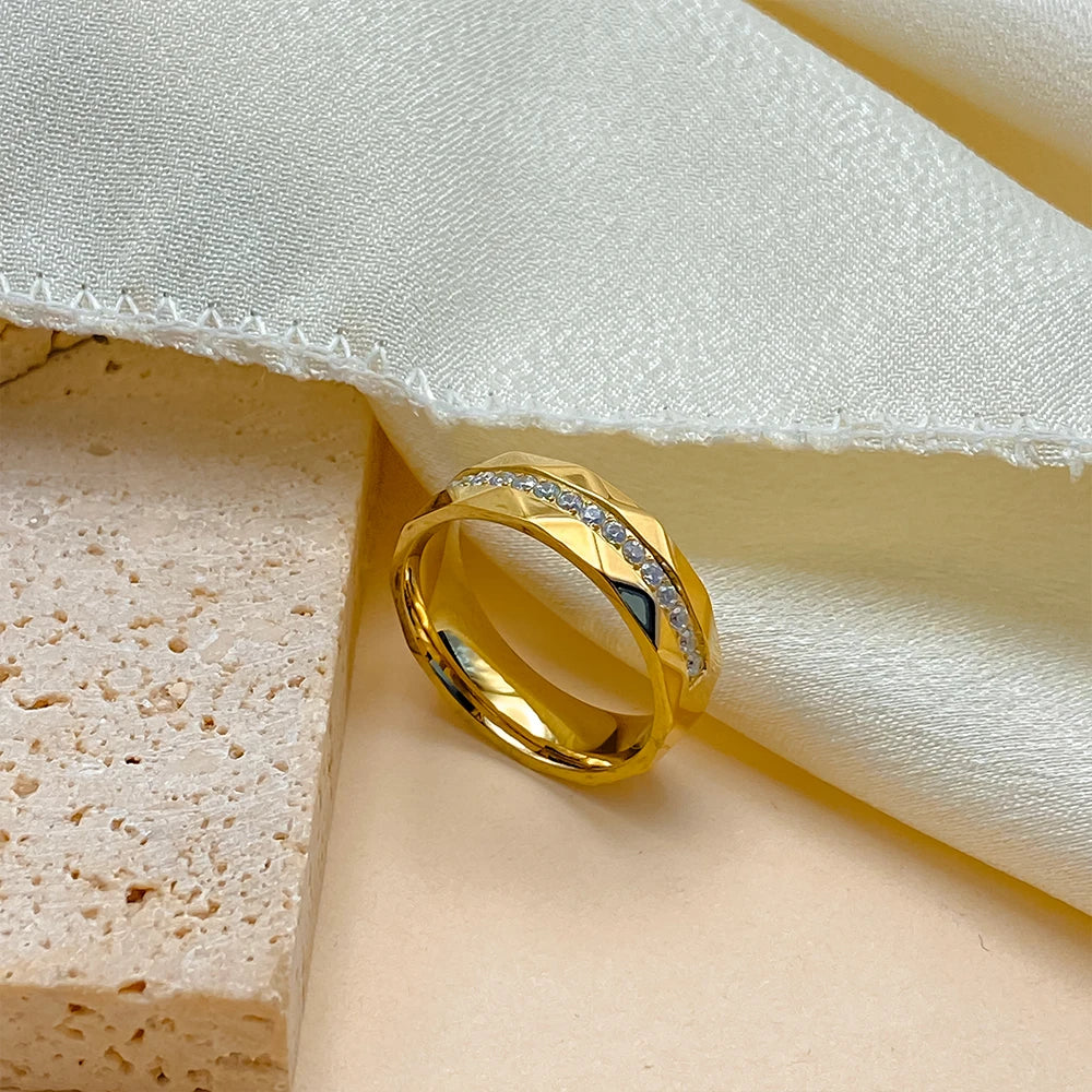 eManco Neue Minimalistische Dünne Ringe für Frauen Hochzeit Brillante Kubikzircon Hohe Qualität Vielseitig Weibliche Finger Ring Schmuck