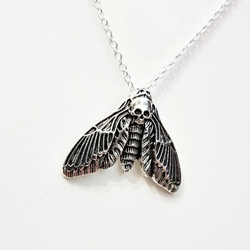 Neue Gothic Occult Dark Schädel Motte Anhänger Halskette Für Frauen Männer Silber Farbe Goth Punk Mode Schmuck Halloween Zubehör