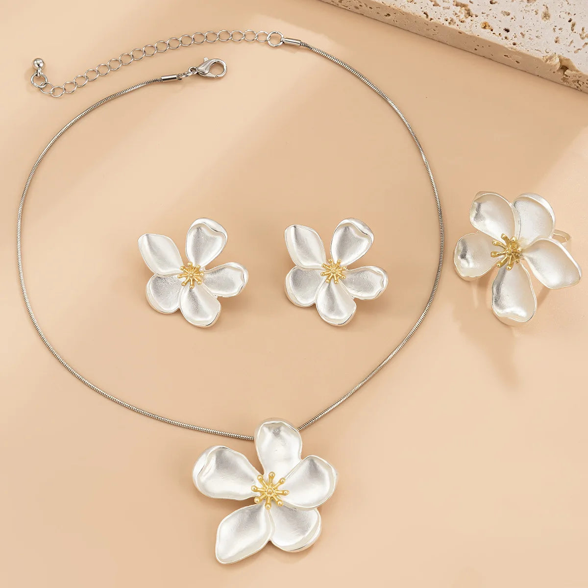 Gold Farbe Matte Textur Metall Blume Retro Schmuck-set Halskette/Ohrringe/Ring für Frauen Mädchen Fashion Party Schmuck geschenke Sets