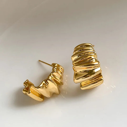 FTCY Unregelmäßige Wellenförmige Plissee Ohrstecker Für Frauen Retro Trendy Wasser Welligkeit Muster Glänzende Geometrische Metall Ohrringe