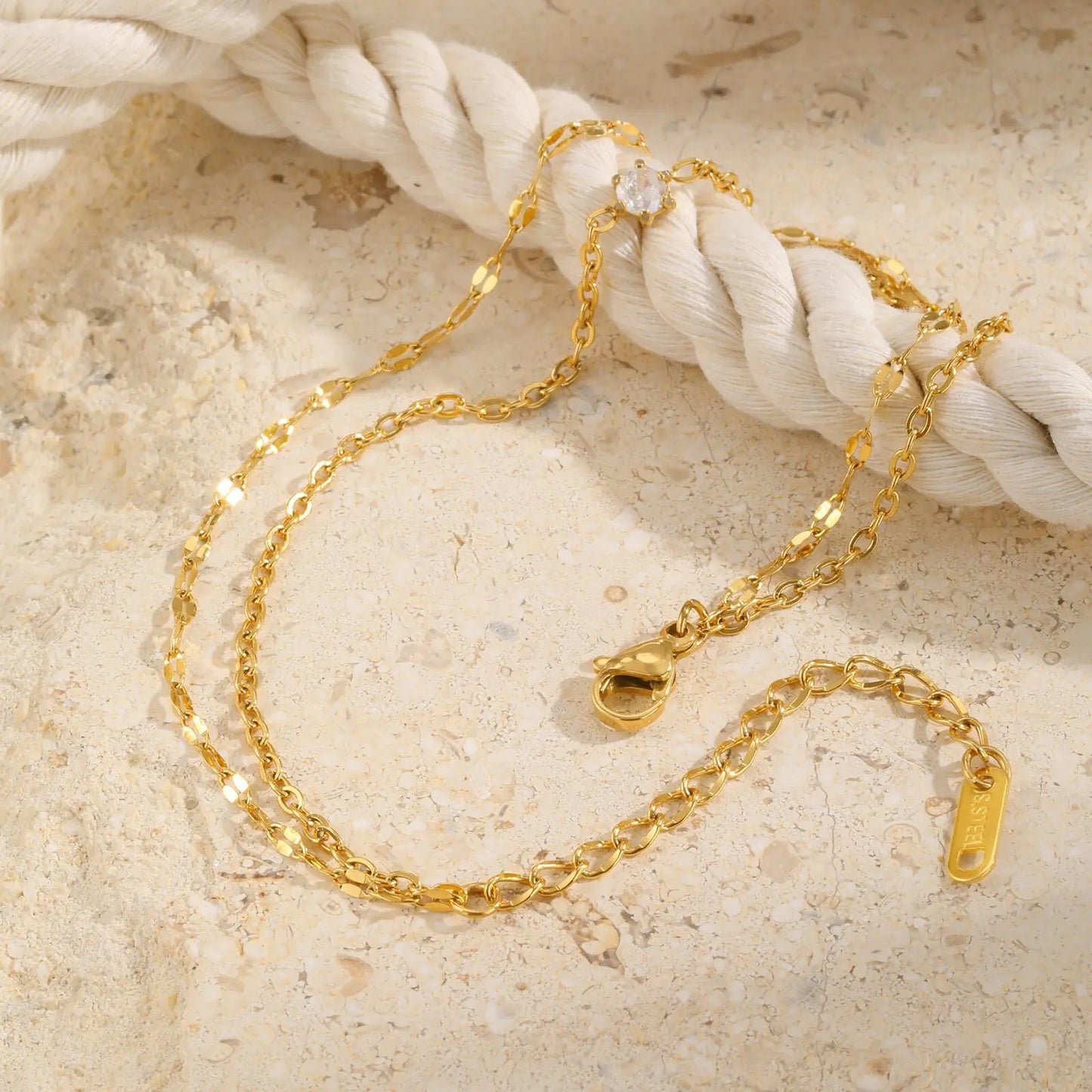Wasserdichtes mehrlagiges Fußkettchen-Armband für Damen, verstellbar, vergoldet mit Zirkonia-Edelstahl-Gliederfußkette, Schmuck