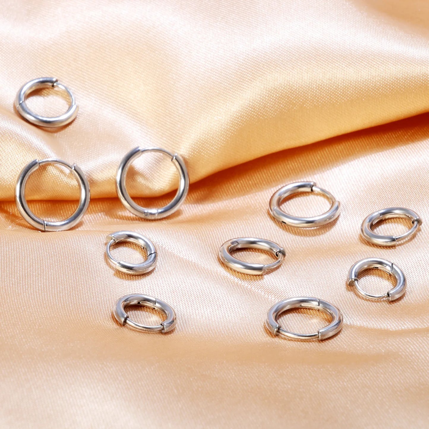 LUXUKISSKIDS Creolen, 1 Paar, Anti-Allergie, für Damen/Herren, Huggie, rund, Aretes, klein, Servies Natura, Stahlkreis-Clips, koreanisch