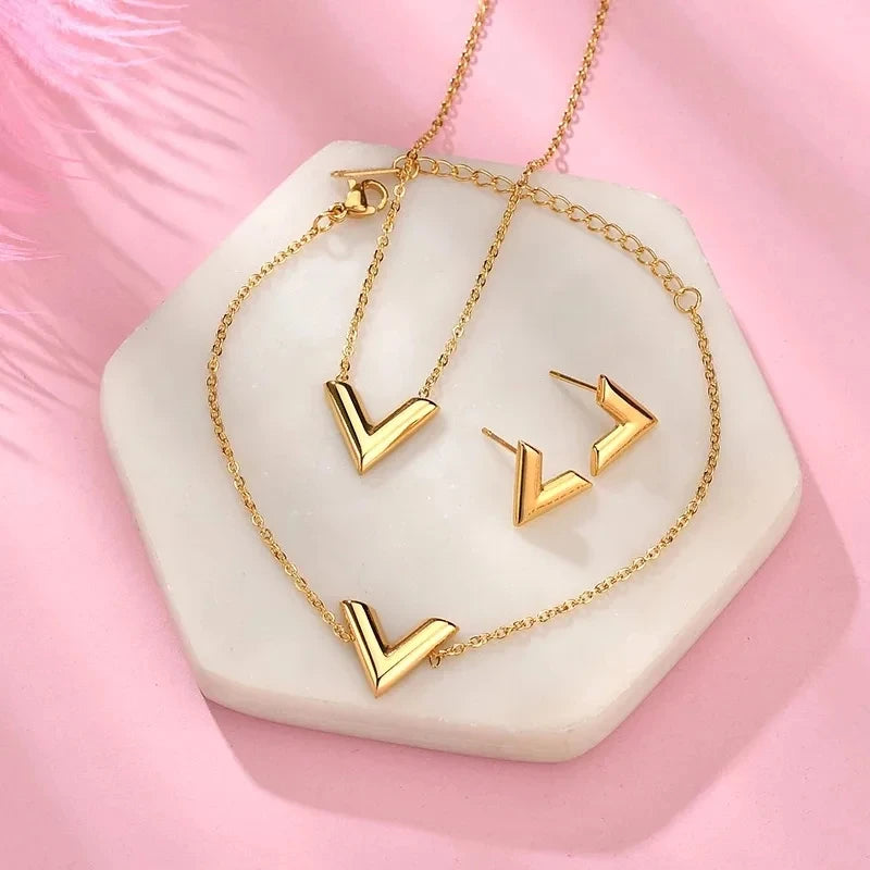 Edelstahl Buchstabe V Armbänder Für Frauen Mädchen Gold Farbe Alphabet Armreif Berühmte Marke Schmuck Set Beste Geschenk Für Freund