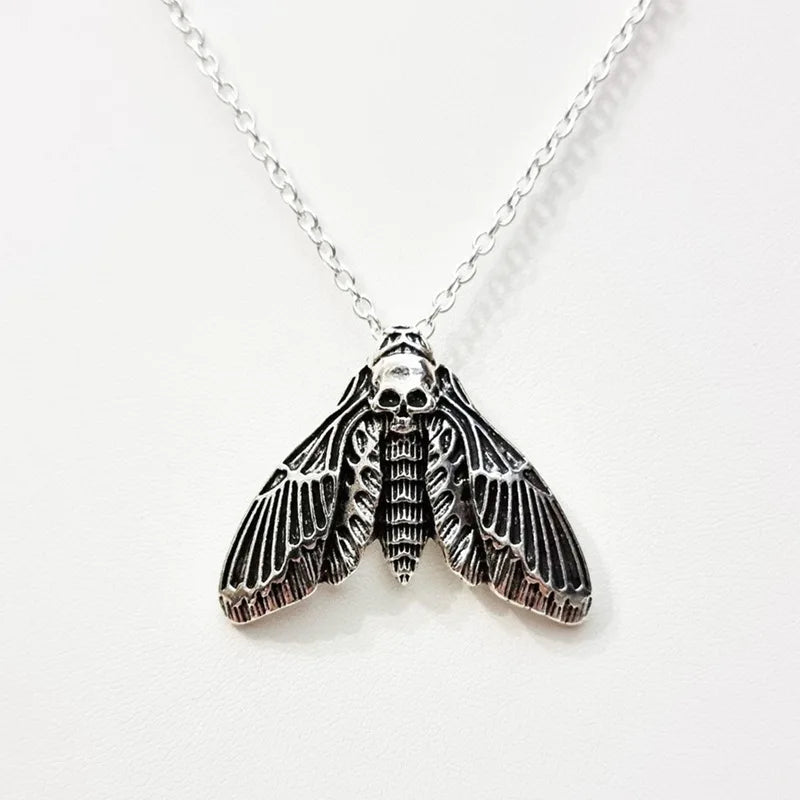 Neue Gothic Occult Dark Schädel Motte Anhänger Halskette Für Frauen Männer Silber Farbe Goth Punk Mode Schmuck Halloween Zubehör