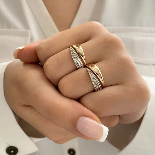 Neue Mode Edelstahl 18K vergoldet Sonnenringe für Frauen Strass eingelegt in hohlen Metallstruktur Ring trendiger Schmuck