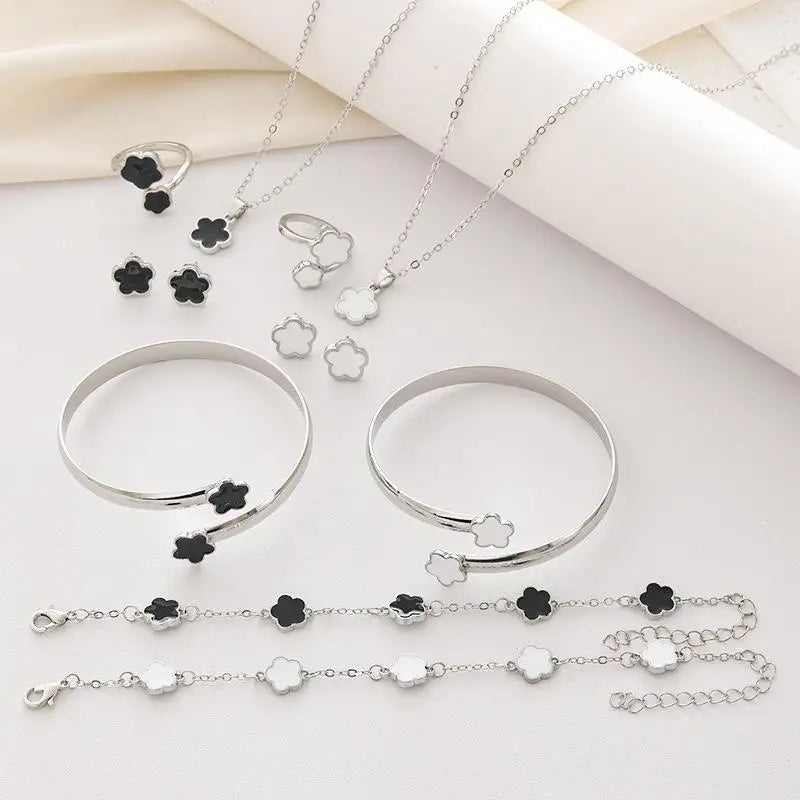5 Stück Glückliche fünfblütige Blume Frauen Schmuck Set, Mode Blume Armband + Halskette + Ohrringe + Armband + Ring, Geburtstag