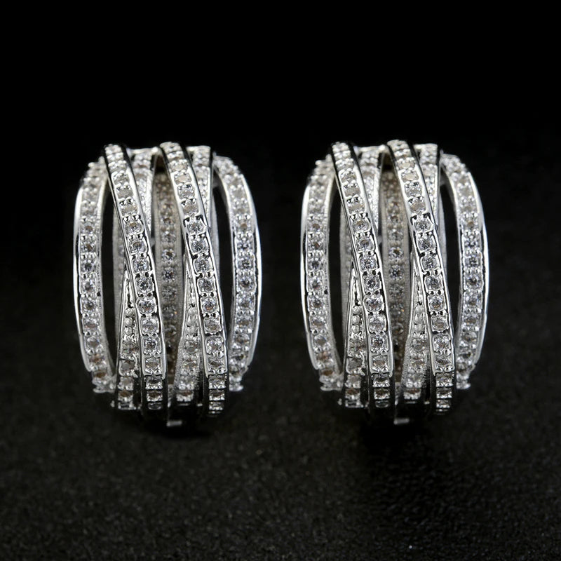 Huitan Mode Silber Farbe Kreuz Creolen für Frauen Voll kristall Zirkonia Aussage weibliche Ohrringe Trends Schmuck