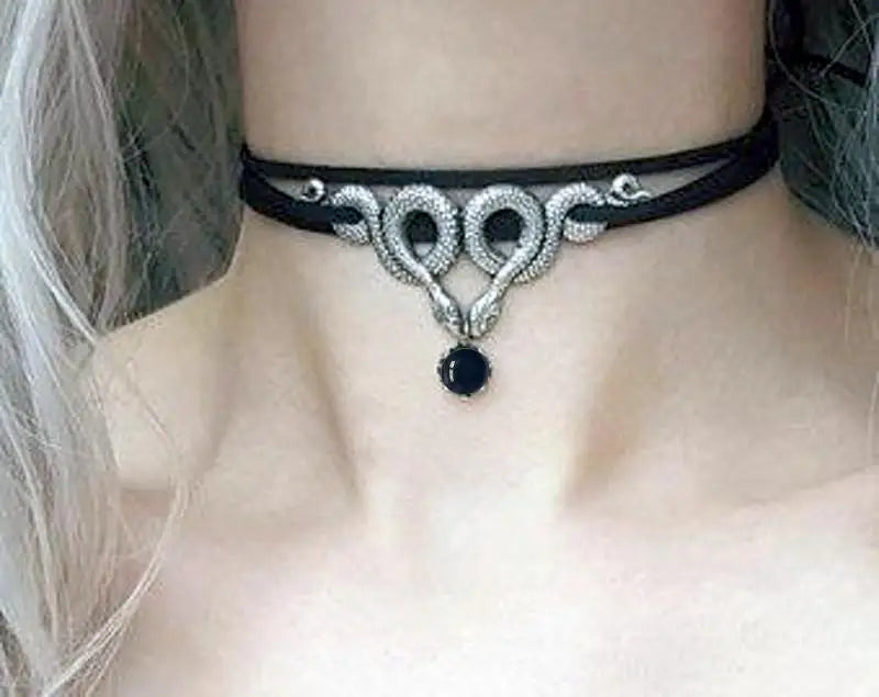 2025, Vintage-Halskette mit Schlangen-Anhänger für Männer und Frauen, modischer Gothic-Schmuck, bizarre religiöse Miko-Doppelkette, Halsband, einteilig