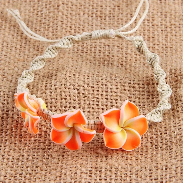 Mehrfarbiges handgewebtes Muschelarmband-Halsketten-Set im Strandurlaubsstil, weicher Keramikschmuck mit böhmischem Ei-Blumen-Design