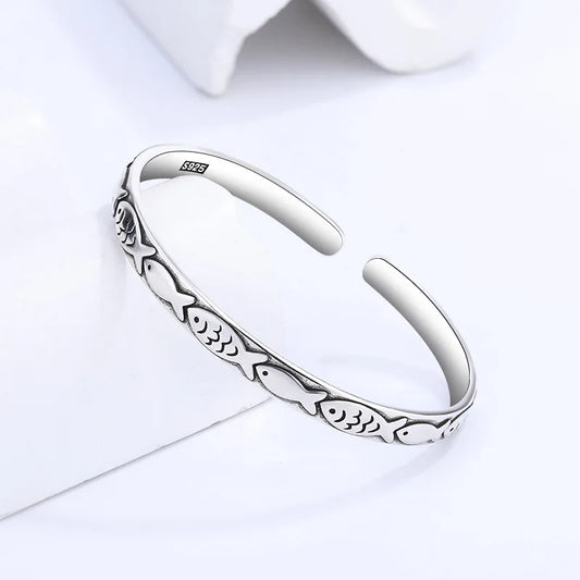 Neue Retro Weibliche Minderheit Design Geprägte Kleine Fisch Armreif 925 Sterling Silber Einfache Ins Persönlichkeit Tier Öffnung Armbänder