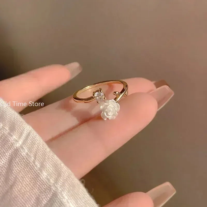 Trend Luxus Ringe für Frauen Vergoldet Edelstahl Rose Ring Mode Ästhetischen Schmuck Temperament Anillos Mujer