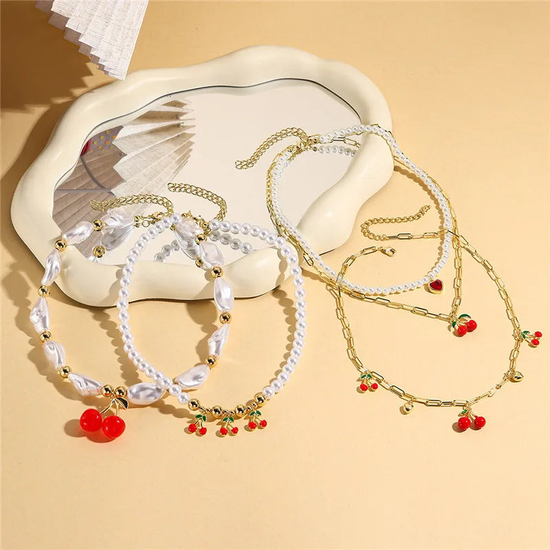 Süße einfache rote Kirsche Anhänger Schlüsselbein Halsketten für Frauen Kragen Metall Barock Perle Ketten Halskette Hochzeit Schmuck Geschenke