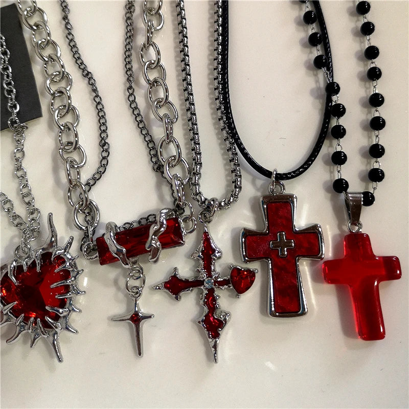 Gothic Rotes Herz Dornen Kreuz Ketten Halskette Für Frauen Männer Hip-Hop Persönlichkeit Trendy Charme Grunge Punk Schmuck Y2k zubehör